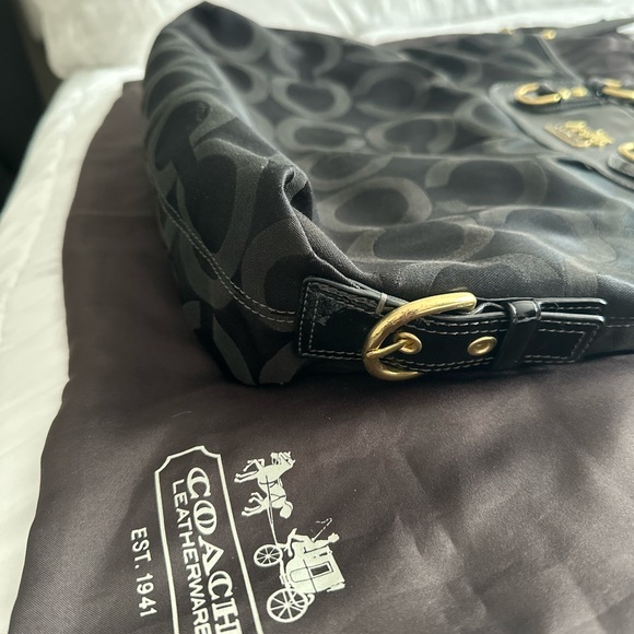 Coach Black Shoulder Bag with Textured Design - Picture 5 of 13